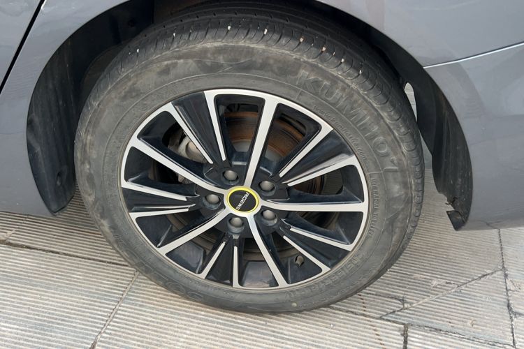 Used Roewe i5 2021 Revised Version 1.5L CVT Diamond Edition Exterior 4