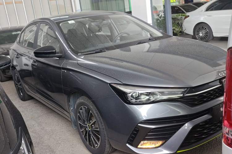 Used Roewe i5 2021 1.5L CVT Platinum Edition Front Right 45 Deg