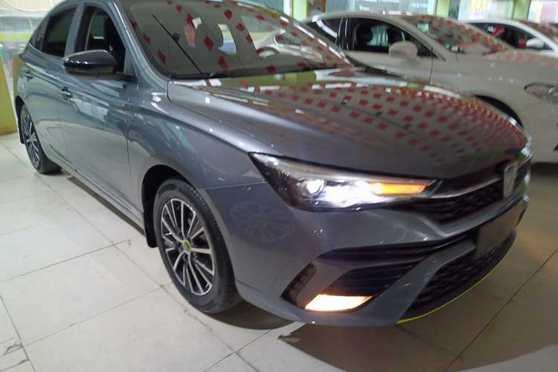 Used Roewe i5 2021 1.5L CVT Platinum Edition Front Right 45 Deg