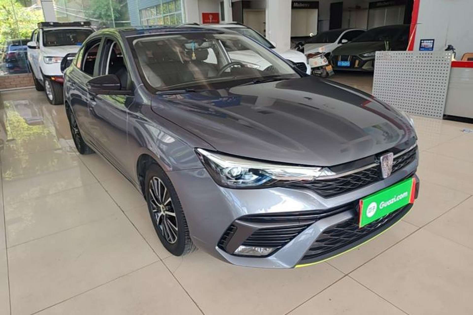Used Roewe i5 2021 1.5L CVT Diamond Edition Front Right 45 Deg