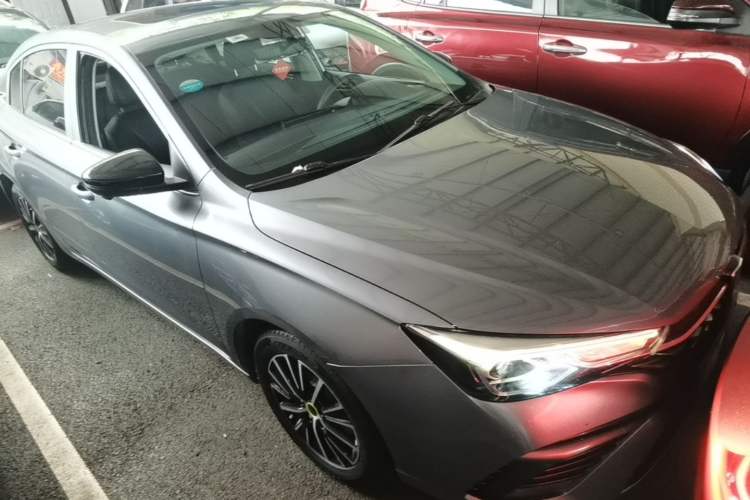 Used Roewe i5 2021 1.5L CVT Diamond Edition Front Right 45 Deg