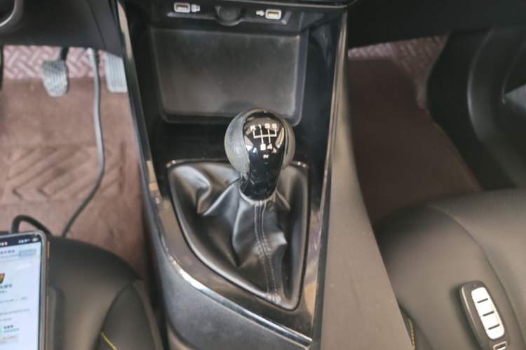 Used Roewe i5 2021 1.5L Manual Diamond Edition Gear Lever