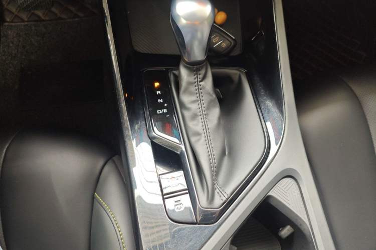 Used Roewe i5 2021 1.5L CVT Diamond Edition Gear Lever