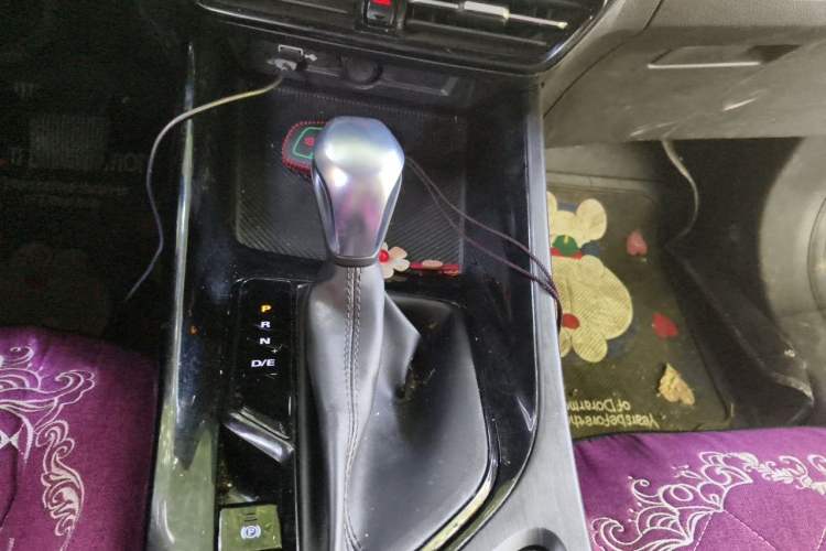 Used Roewe i5 2021 1.5L CVT Diamond Edition Gear Lever