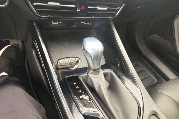 Used Roewe i5 2021 1.5L CVT Diamond Edition Gear Lever