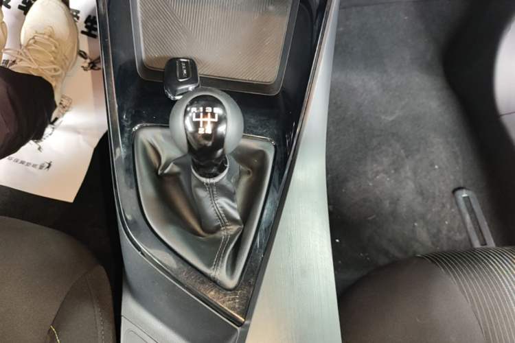 Used Roewe i5 2021 1.5L Manual Platinum Edition Gear Lever