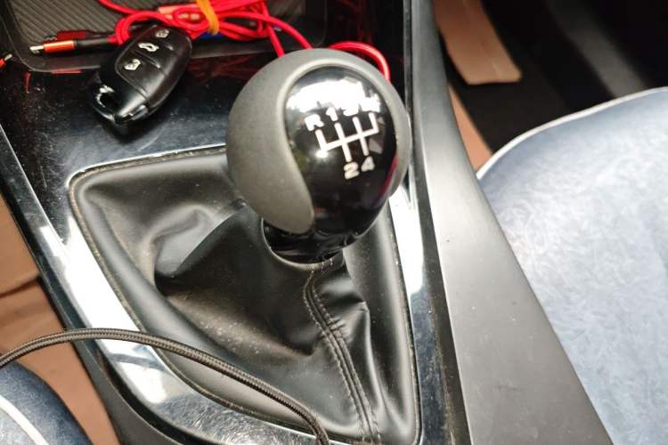 Used Roewe i5 2021 1.5L Manual Platinum Edition Gear Lever