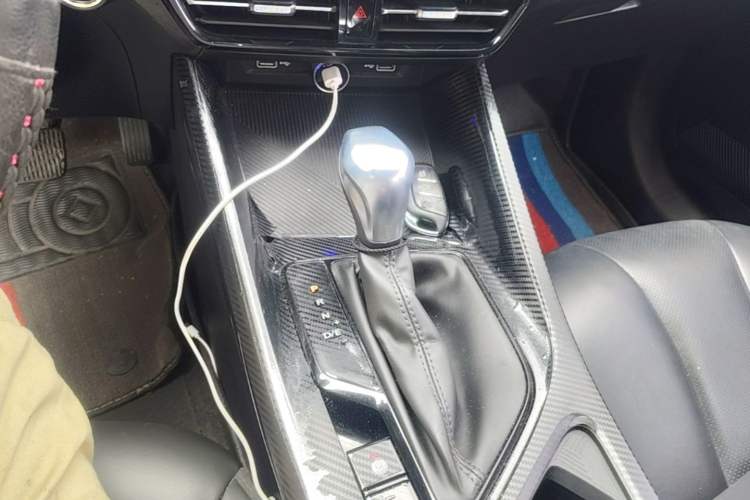 Used Roewe i5 2021 1.5L CVT Diamond Edition Gear Lever