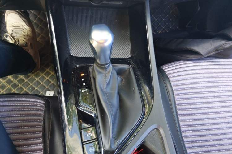 Used Roewe i5 2021 Revised Version 1.5L CVT Diamond Edition Gear Lever