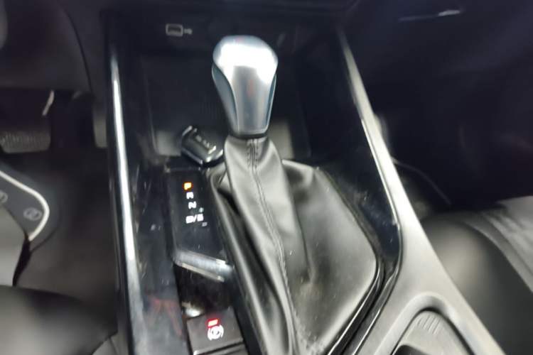Used Roewe i5 2021 Revised Version 1.5L CVT Diamond Edition Gear Lever