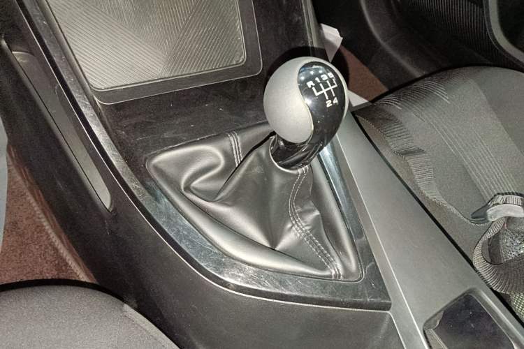 Used Roewe i5 2021 1.5L Manual Platinum Edition Gear Lever
