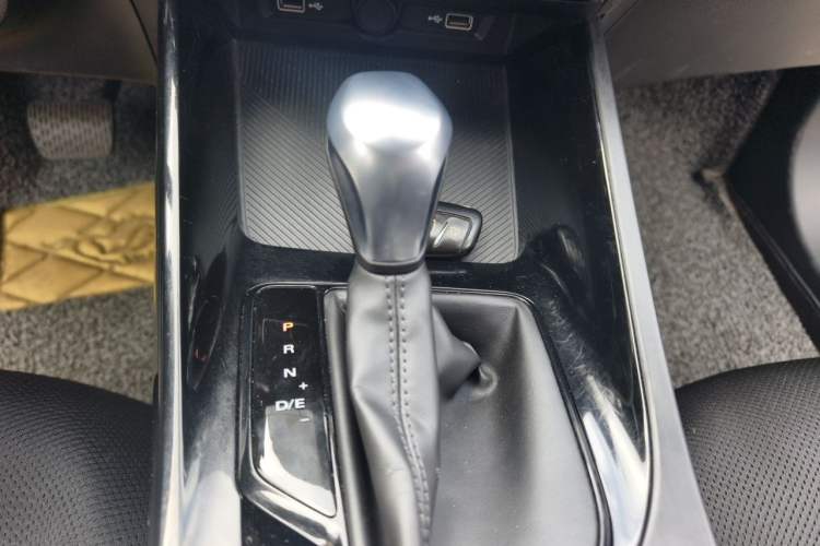 Used Roewe i5 2021 1.5L CVT Diamond Edition Gear Lever