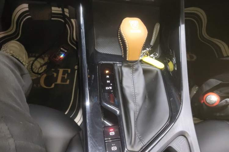 Used Roewe i5 2021 1.5L CVT Diamond Edition Gear Lever