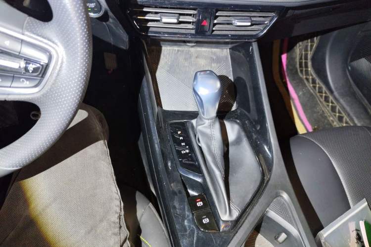 Used Roewe i5 2021 1.5L CVT Diamond Edition Gear Lever