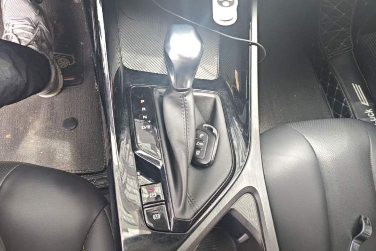 Used Roewe i5 2021 Revised Version 1.5L CVT Diamond Edition Gear Lever