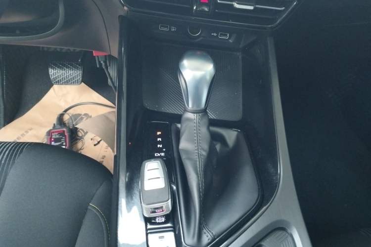 Used Roewe i5 2021 1.5L CVT Platinum Edition Gear Lever