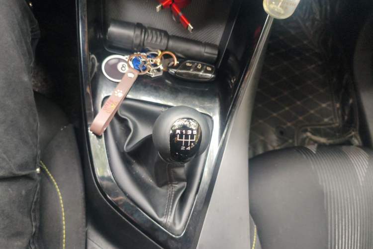 Used Roewe i5 2021 1.5L Manual Platinum Edition Gear Lever