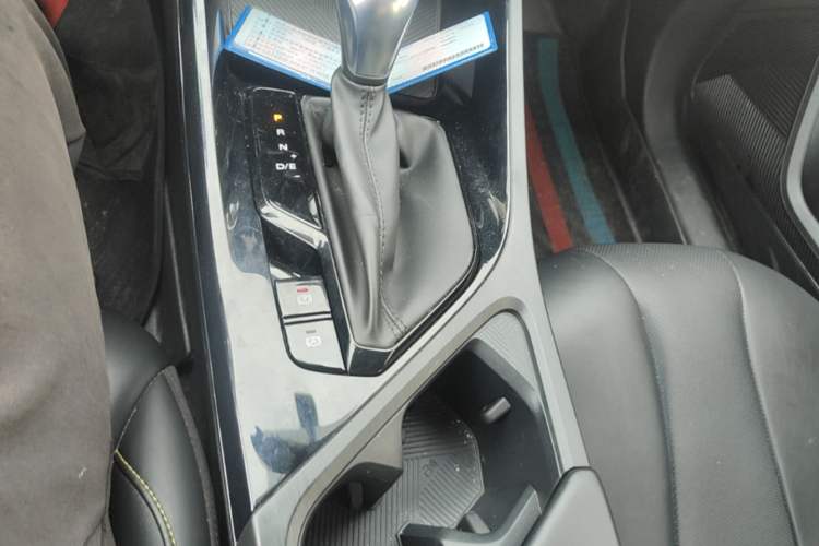 Used Roewe i5 2021 Revised Version 1.5L CVT Diamond Edition Gear Lever