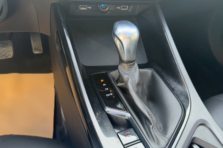 Used Roewe i5 2021 1.5L CVT Diamond Edition Gear Lever
