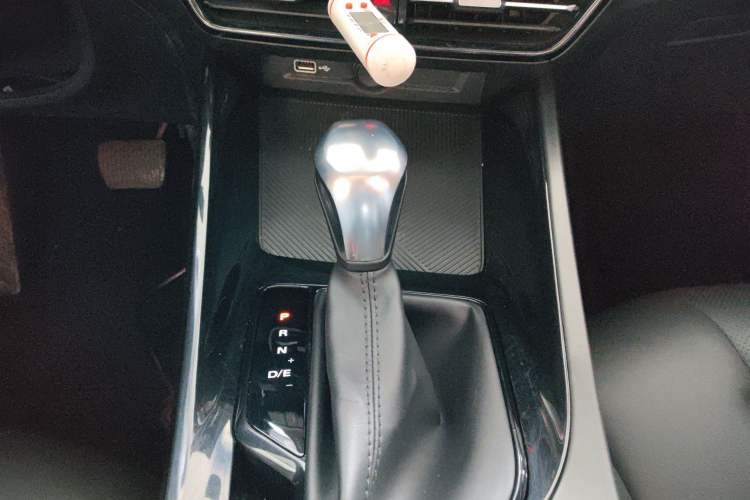Used Roewe i5 2021 Revised Version 1.5L CVT Diamond Edition Gear Lever