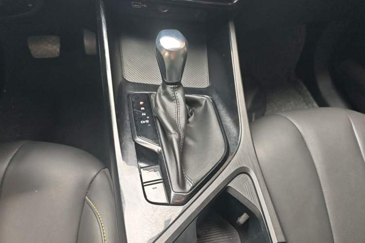 Used Roewe i5 2021 1.5L CVT Diamond Edition Gear Lever