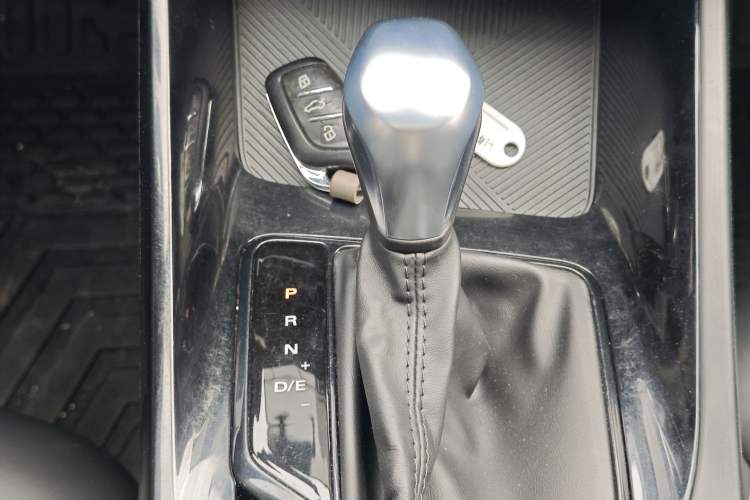 Used Roewe i5 2021 1.5L CVT Diamond Edition Gear Lever