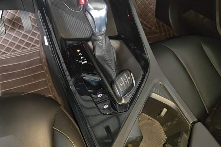 Used Roewe i5 2021 Revised Version 1.5L CVT Diamond Edition Gear Lever