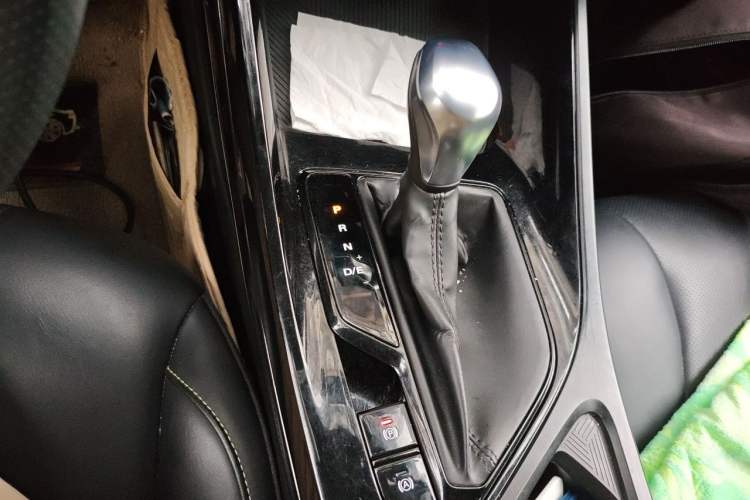Used Roewe i5 2021 1.5L CVT Diamond Edition Gear Lever