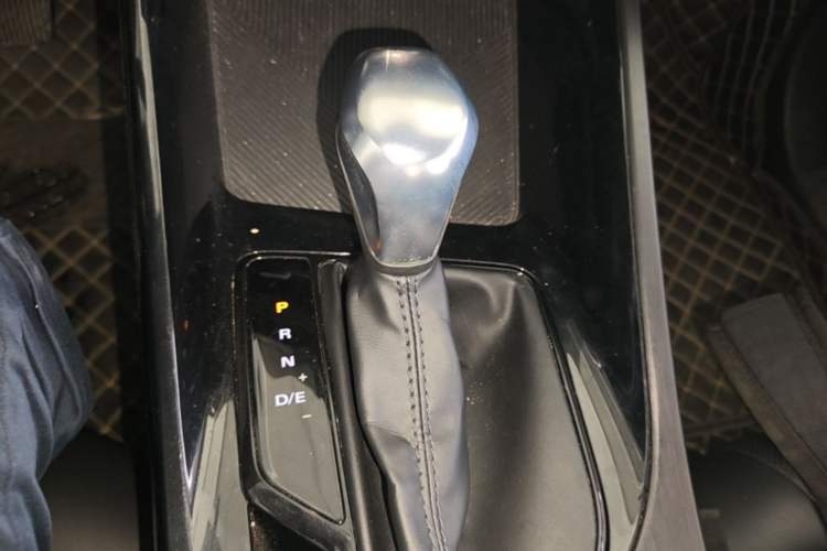 Used Roewe i5 2021 1.5L CVT Diamond Edition Gear Lever