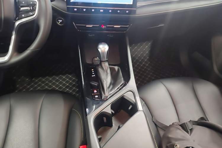 Used Roewe i5 2021 1.5L CVT Diamond Edition Gear Lever