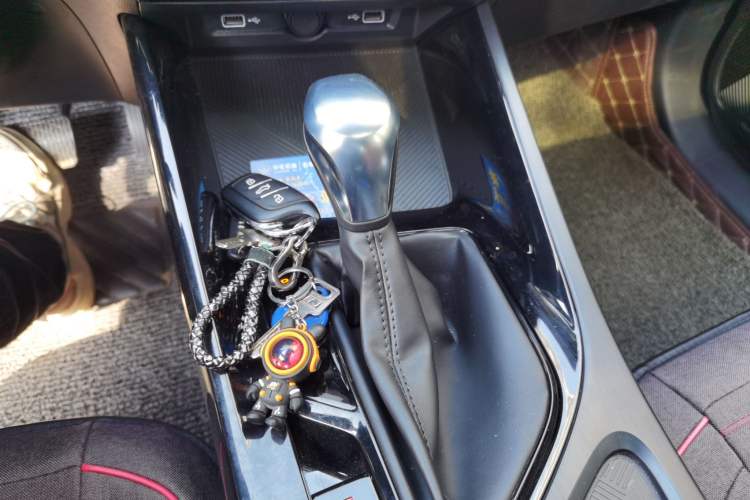 Used Roewe i5 2021 1.5L CVT Diamond Edition Gear Lever