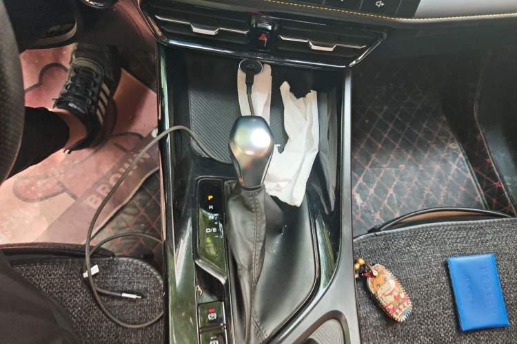 Used Roewe i5 2021 1.5L CVT Diamond Edition Gear Lever
