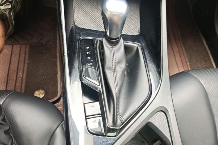 Used Roewe i5 2021 Revised Version 1.5L CVT Diamond Edition Gear Lever