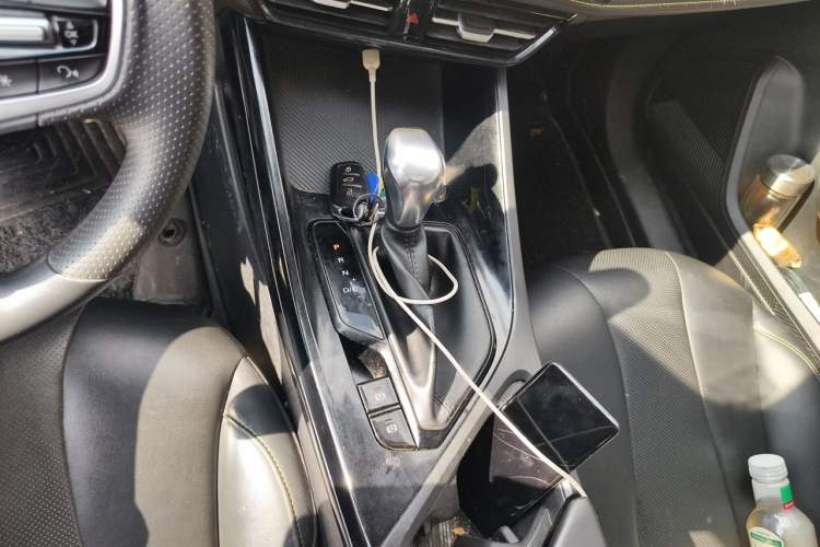 Used Roewe i5 2021 Revised Version 1.5L CVT Diamond Edition Gear Lever