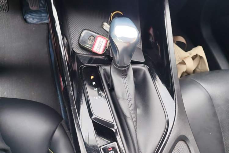 Used Roewe i5 2021 1.5L CVT Black Gold Edition Gear Lever