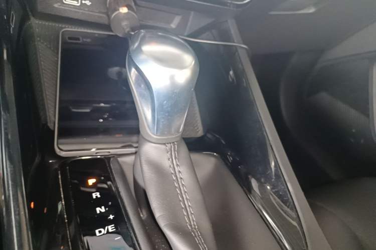 Used Roewe i5 2021 Revised Version 1.5L CVT Diamond Edition Gear Lever
