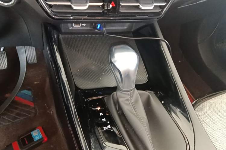 Used Roewe i5 2021 Revised Version 1.5L CVT Diamond Edition Gear Lever