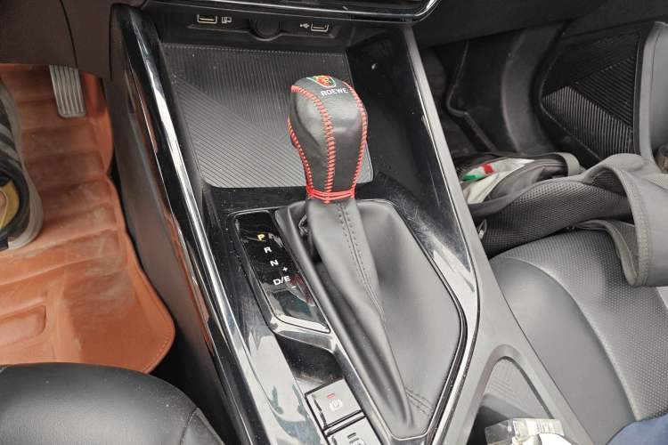 Used Roewe i5 2021 1.5L CVT Black Gold Edition Gear Lever