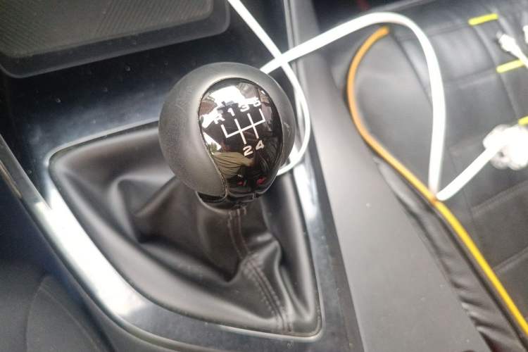 Used Roewe i5 2021 1.5L Manual Platinum Edition Gear Lever