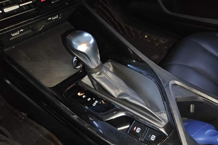Used Roewe i5 2021 1.5L CVT Starry Edition Gear Lever