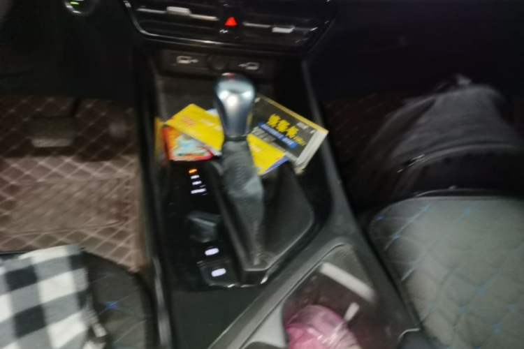 Used Roewe i5 2021 1.5L CVT Diamond Edition Gear Lever