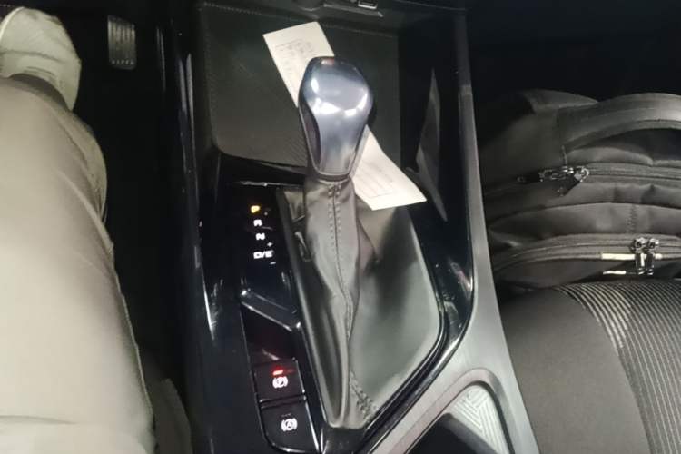 Used Roewe i5 2021 1.5L CVT Platinum Edition Gear Lever