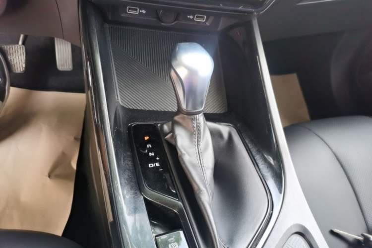 Used Roewe i5 2021 1.5L CVT Diamond Edition Gear Lever
