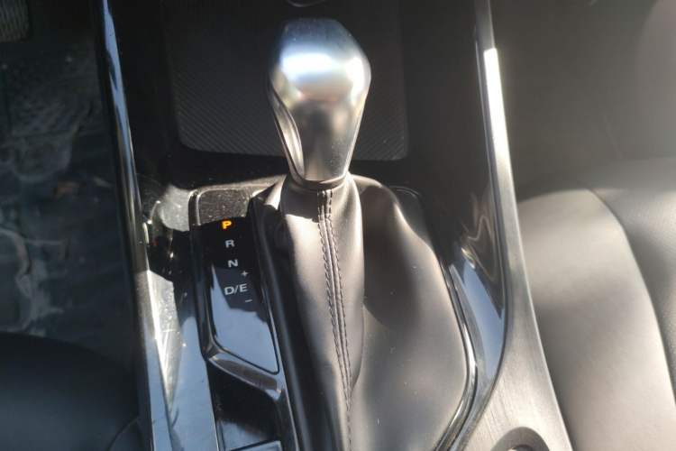 Used Roewe i5 2021 1.5L CVT Diamond Edition Gear Lever