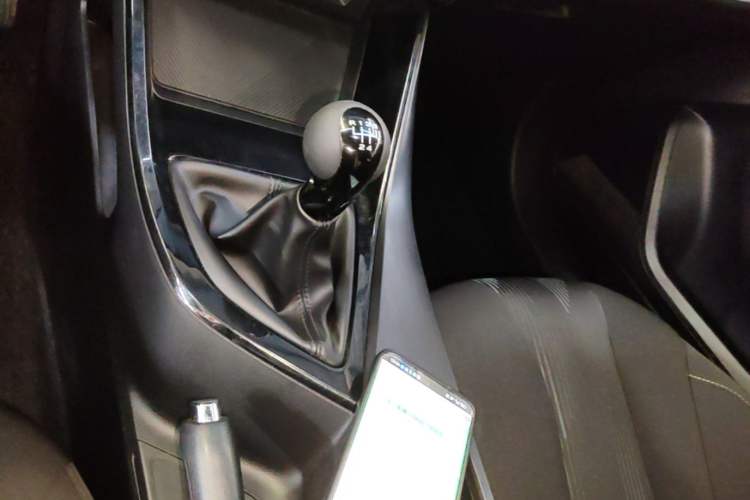 Used Roewe i5 2021 1.5L Manual Platinum Edition Gear Lever