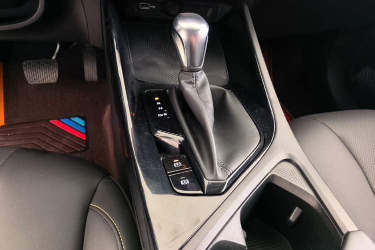 Used Roewe i5 2021 Revised Version 1.5L CVT Diamond Edition Gear Lever