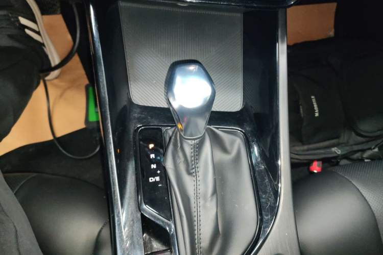 Used Roewe i5 2021 1.5L CVT Black Gold Edition Gear Lever