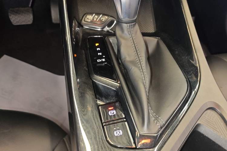 Used Roewe i5 2021 1.5L CVT Diamond Edition Gear Lever
