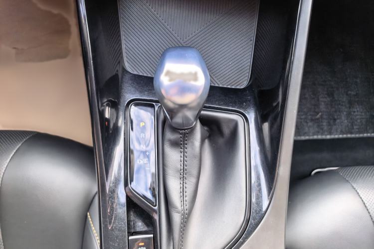 Used Roewe i5 2021 Revised Version 1.5L CVT Diamond Edition Gear Lever