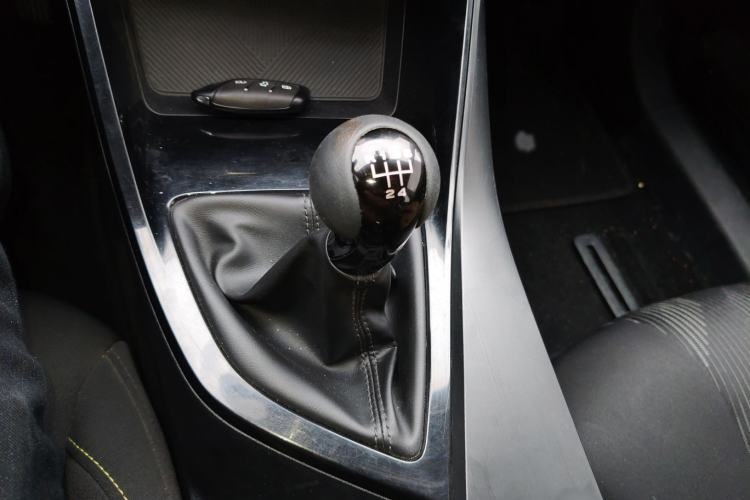 Used Roewe i5 2021 1.5L Manual Platinum Edition Gear Lever
